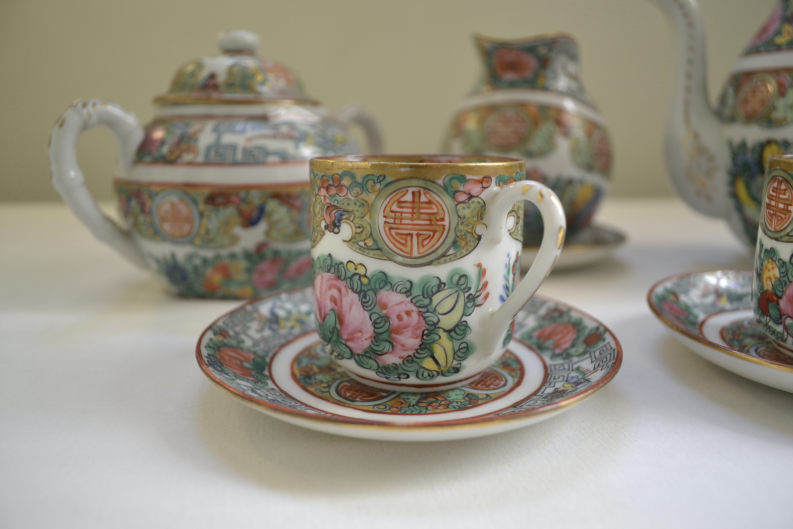 Juego de té oriental de porcelana