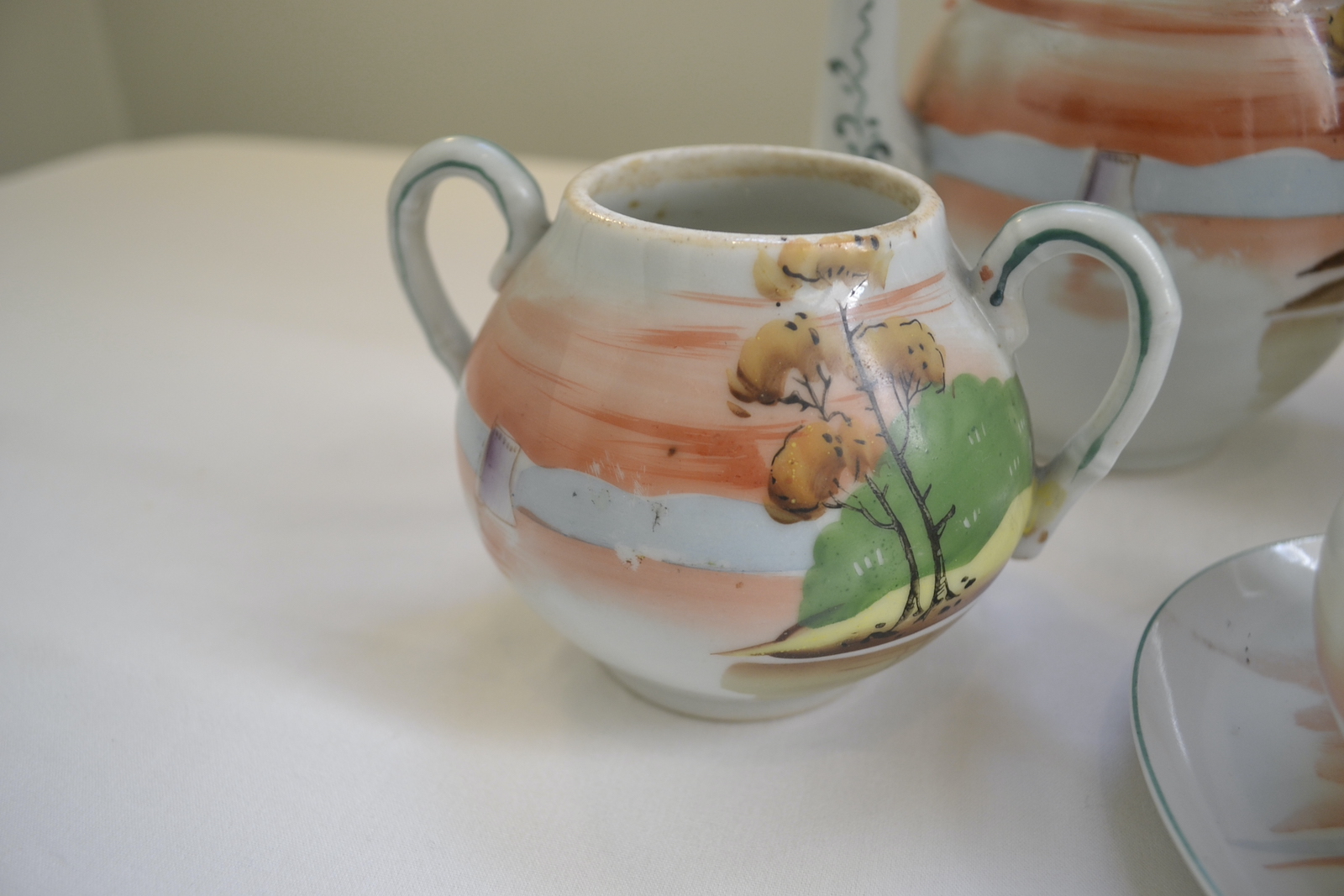 Juego de té de porcelana pintada con paisaje - Image 3
