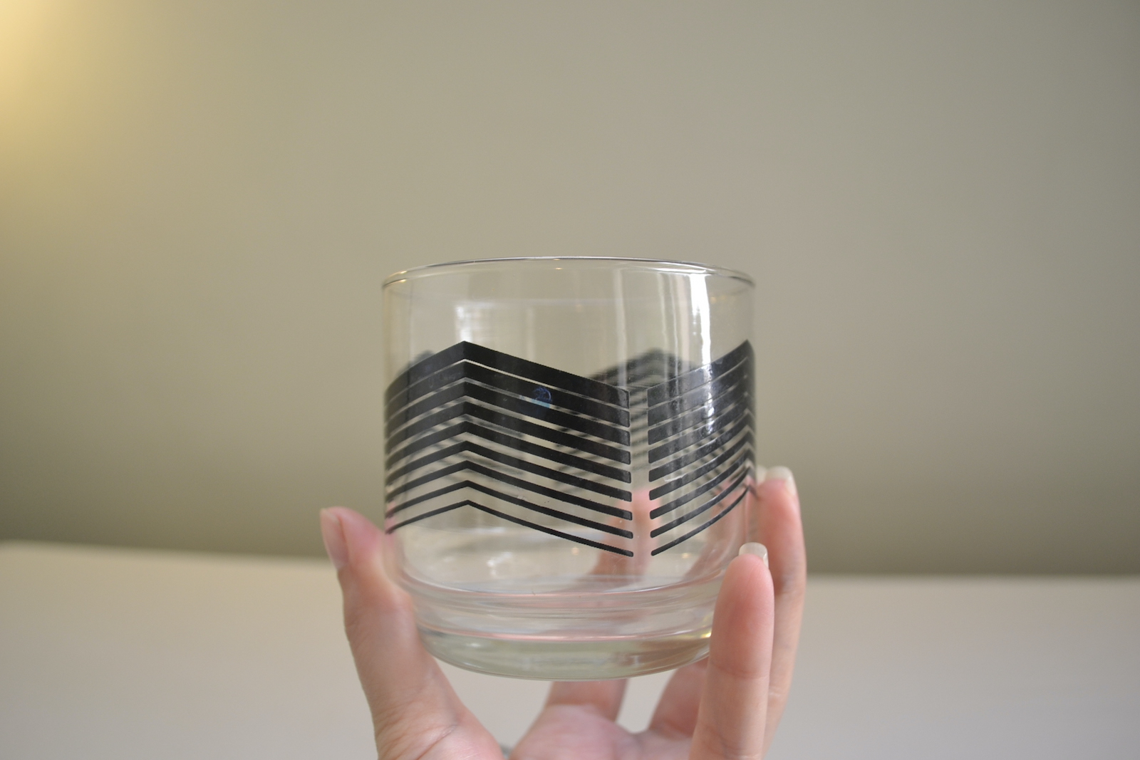 Vasos bajos con diseño geométrico - Image 2