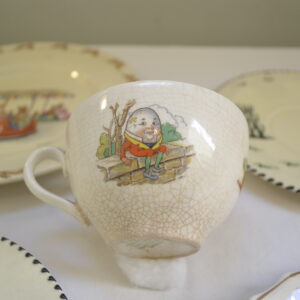 Vajilla infantil vintage ilustrada