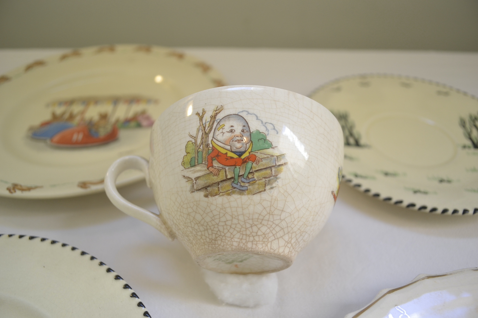 Vajilla infantil vintage ilustrada