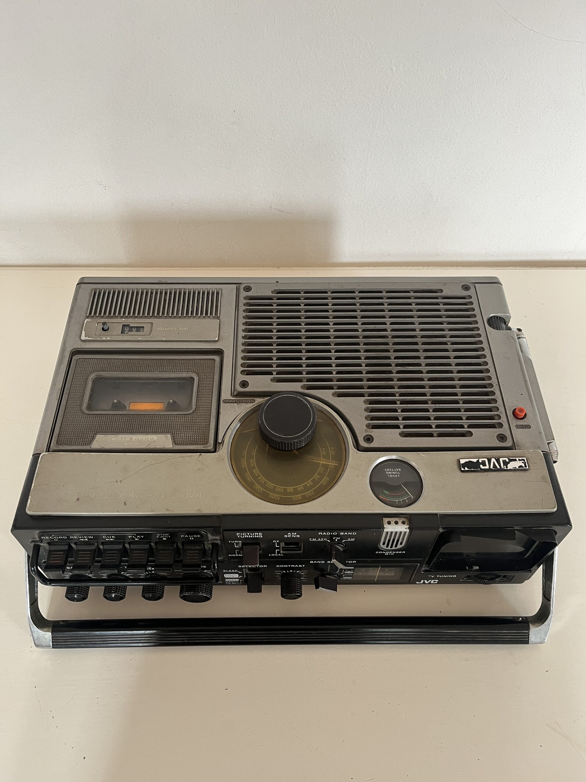 Radiograbador con TV JVC - Image 2