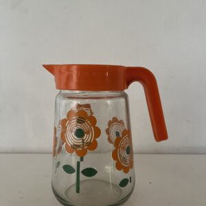 Jarra de vidrio y plástico