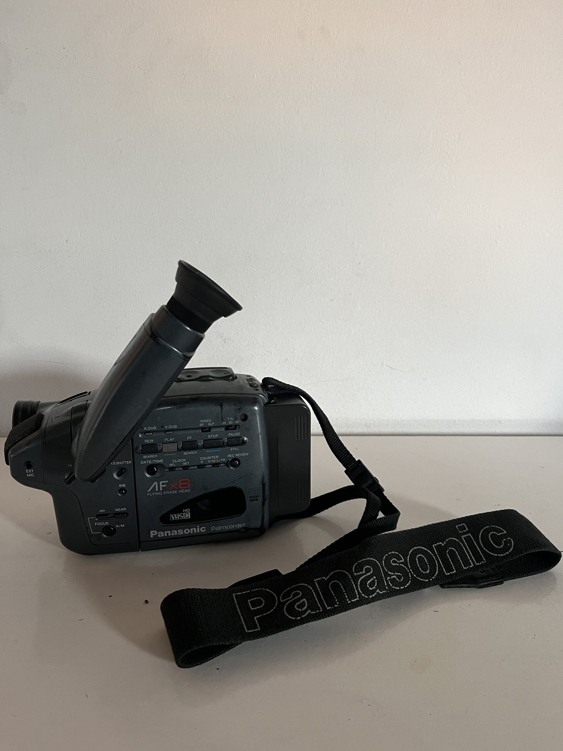 Cámara Panasonic Palmcorder HQ VHS-C - Image 5