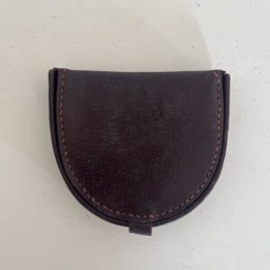 Monedero antiguo de cuerro marrón