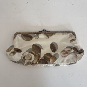 Monedero antiguo de plástico con diseño de caracoles