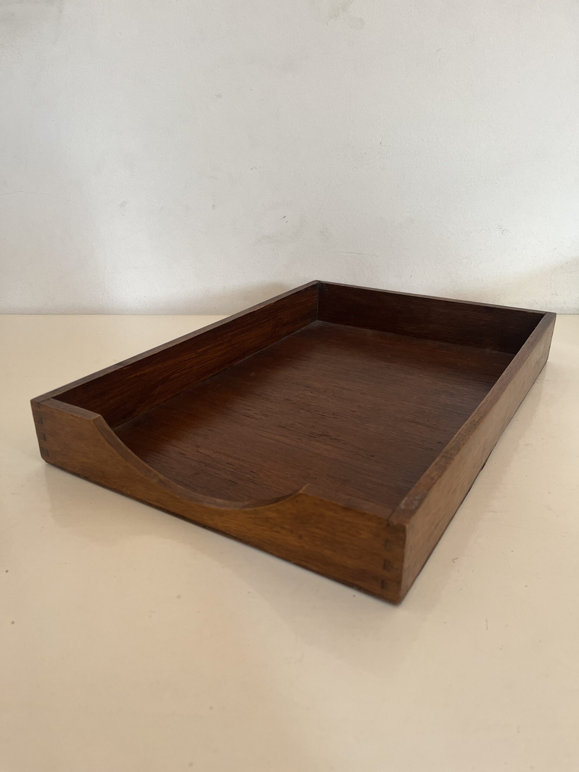 Bandeja de madera organizadora de papel y cartas