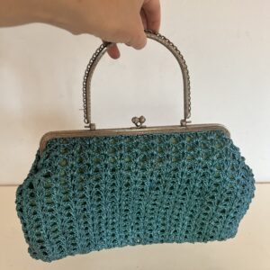 Cartera de mano tejida