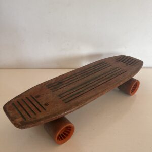 Patineta de madera antigua