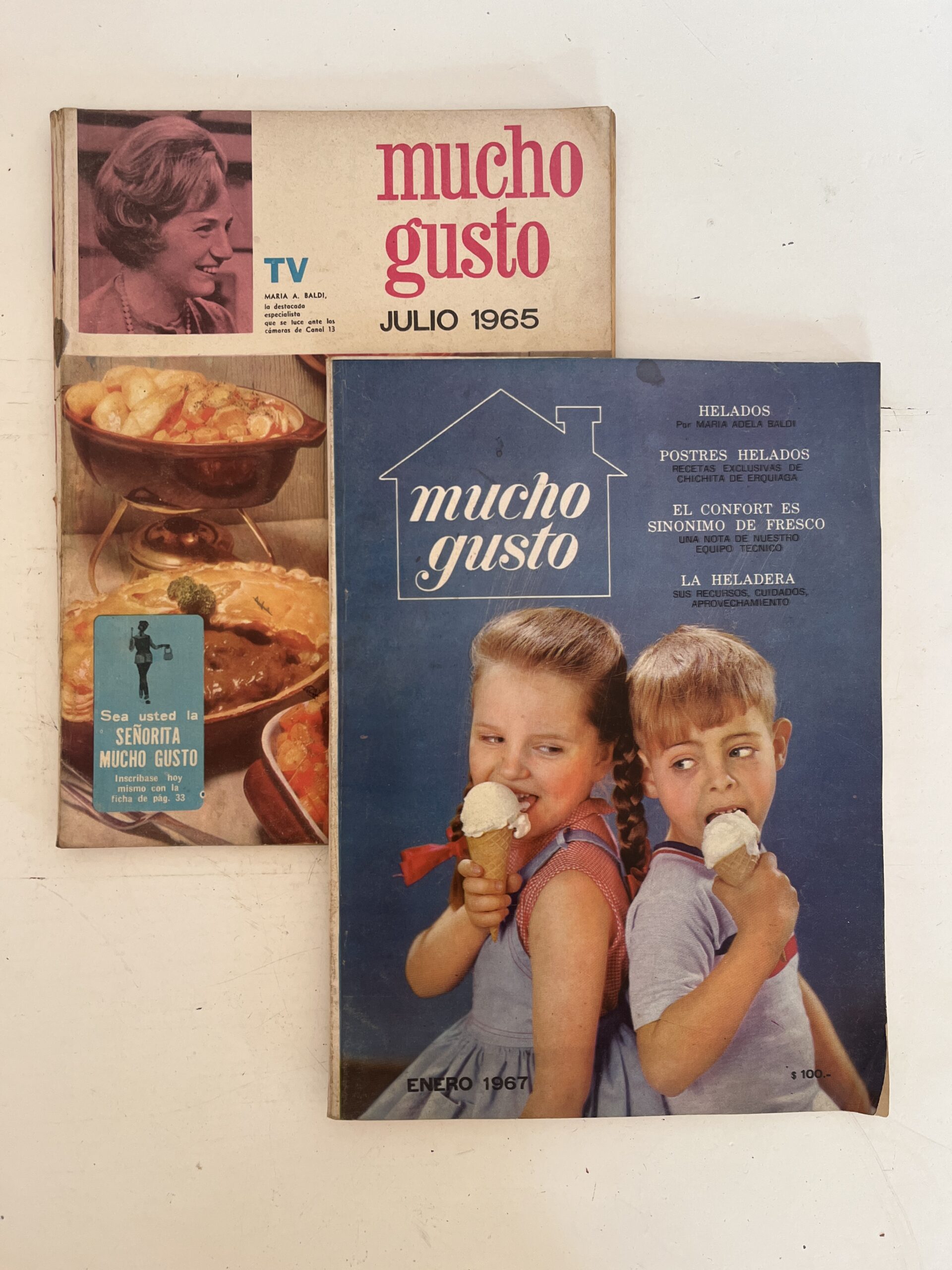 Par de revistas Mucho Gusto