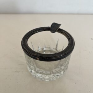 Cenicero antiguo de cristal tallado